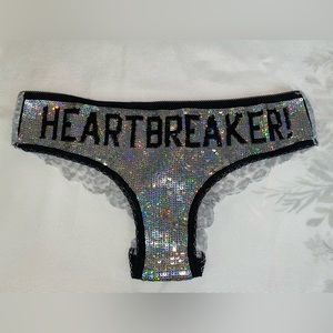 VS heartbreaker undies M